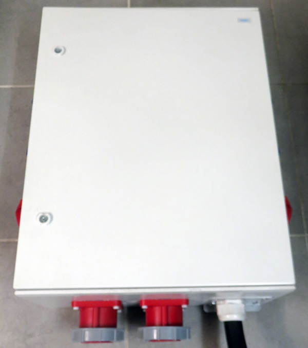 ארון חשמל תעשייתי 125A מוגן מים בתקן IP65