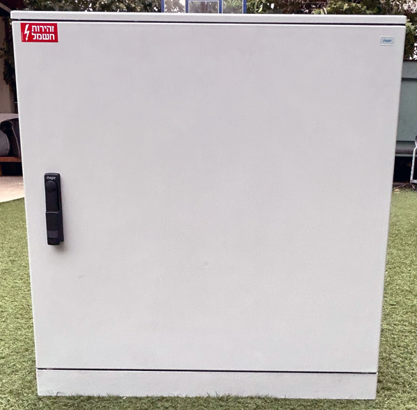 ארון חשמל עם סוקל להתקנת קבע