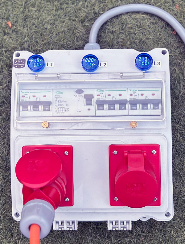 לוח חשמל/פיצול נייד לפיצול 32A תלת פאזי ל 2X16A