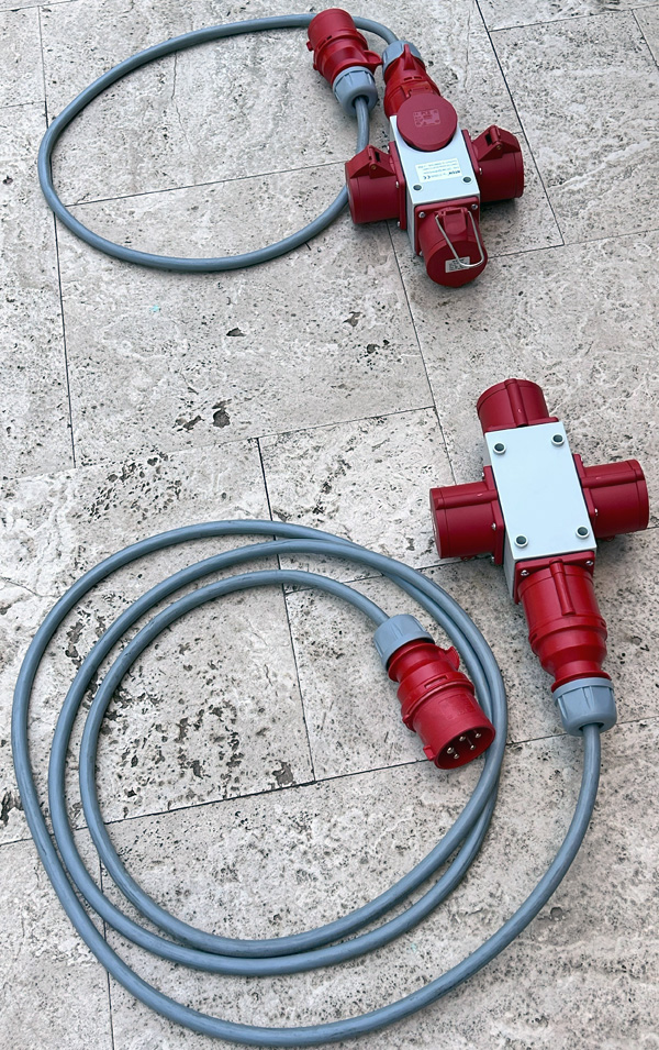 מפצל תלת פאזי יצוק 3 יציאות עם מתלה