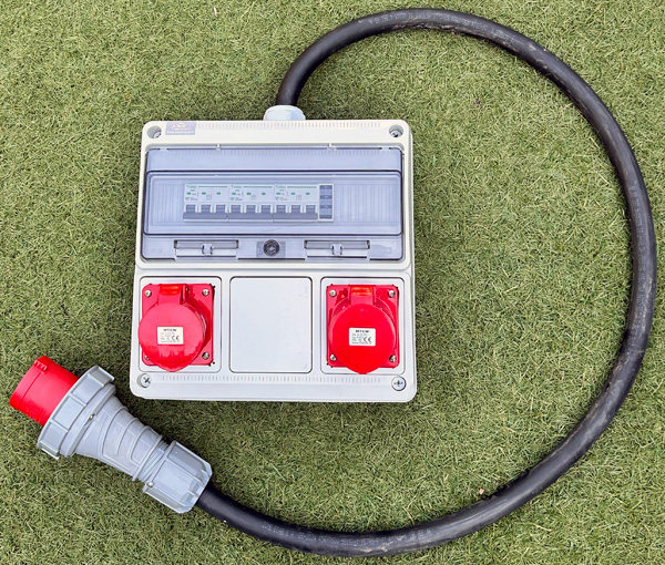 מפצל תלת פאזי מקצועי 63A ל-2 שקעי 32A